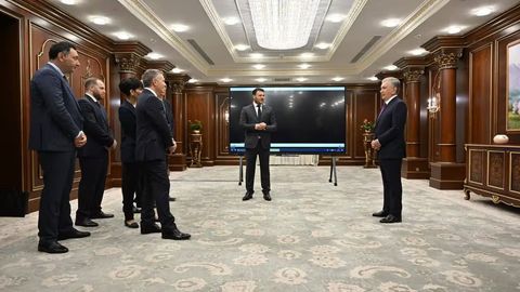 Shavkat Mirziyoyev Chorvoq suv ombori bo&lsquo;yida quriladigan xalqaro turizm markazining master-rejasi bilan tanishdi