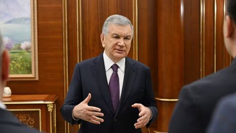 Шавкат Мирзиёев ознакомился с презентацией мастер-плана международного туристического центра на берегу Чарвакского водохранилища