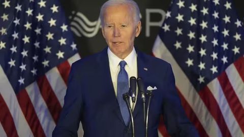 Байден лавозимдан кетганидан сўнг илк бор оммавий нутқ сўзлаб, Трампни танқид қилди
