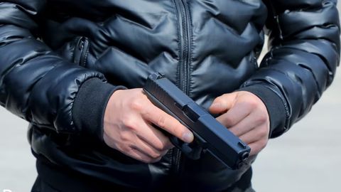 Тошкентда фуқаро ўйинчоқ тўппонча билан банкни ўмармоқчи бўлди (видео)