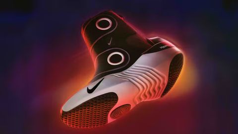 Nike машғулот олдидан оёқларни машқларга тайёрлайдиган ақлли кроссовкаларни сотувга чиқаради