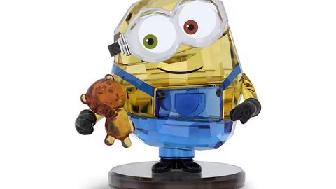 Swarovski brendi &ldquo;Yaxshi bo&lsquo;lish osonmi?&rdquo; multfilmining 15 yilligiga minionlarning kristallardan yasalgan haykalchasini taqdim etdi