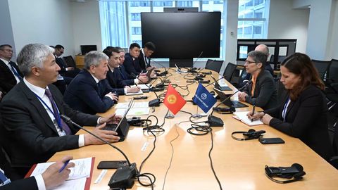 Kyrgyzstan and World Bank discuss key development projects at IMF-World Bank Spring Meetings