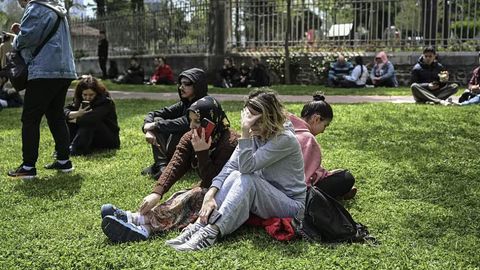 В результате землетрясения в Турции пострадали свыше 150 человек, выпрыгнувшие с высоты в панике