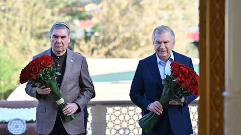 Shavkat Mirziyoyev va Gurbanguli Berdimuhamedov Islom Karimov xotirasiga hurmat ko&lsquo;rsatdi (foto)&nbsp;