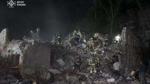 Россия Украина пойтахтига ракета ва дронлар учирди. Қурбонлар бор (видео)&nbsp;