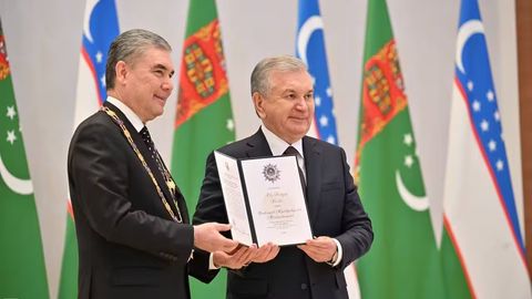 Шавкат Мирзиёев наградил Гурбангулы Бердымухамедова орденом &laquo;Олий даражали дўстлик&raquo; (фото)