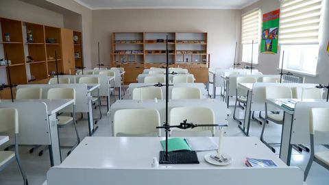 Самарқандда дарсга кеч келган ўқувчига ташланиб, тазйиқ ўтказган ўқитувчи ишдан бўшатилди