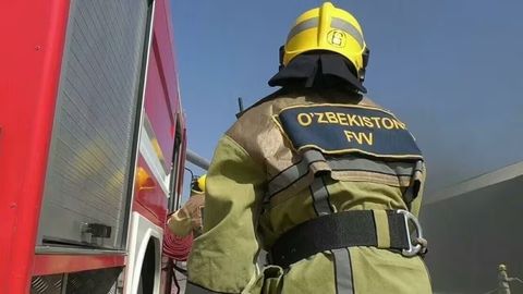 В магазине ковров в Зангиатинском районе произошел крупный пожар (видео)