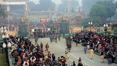 Kashmir tensions halt trade between Afghanistan and India