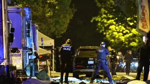 Kanadada avtomobil odamlarni bosib ketdi, qurbonlar bor (video)