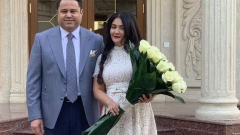 Birinchi muhabbatiga uylangan, sayohatda dard orttirgan va kelinlariga qimmatbaho avtomobil sovg&lsquo;a qilgan Rashid Xoliqov 52 yoshda&nbsp;