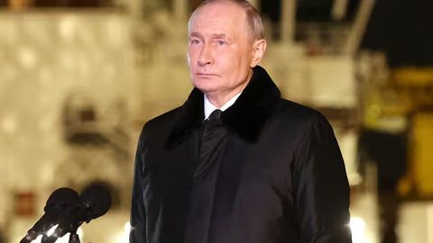 Putin G&lsquo;alabaning 80 yilligi munosabati bilan vaqtinchalik sulh e&rsquo;lon qildi