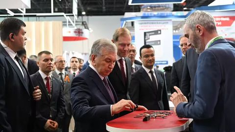 Шавкат Мирзиёев посетил V Международную промышленную выставку «ИННОПРОМ. Центральная Азия» (фото)