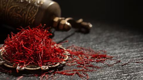 Олтинга тенг ўсимлик: дунёдаги энг қиммат зиравор ҳақида биласизми?