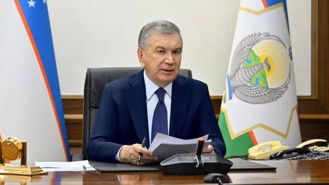 Камбағал оиладан чиққан аълочи талаба-қизларга базавий стипендиянинг 2 баравари миқдорида махсус стипендия тўланади