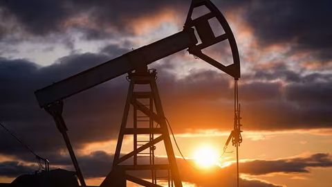 АҚШ сенаторлари Россиядан нефть ва газ харид қилувчи мамлакатлар учун 500 фоизлик божларни маъқуллади 