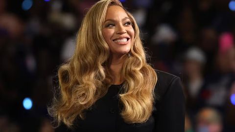Beyonse yangi konsertida ikki qizi bilan sahnaga chiqdi