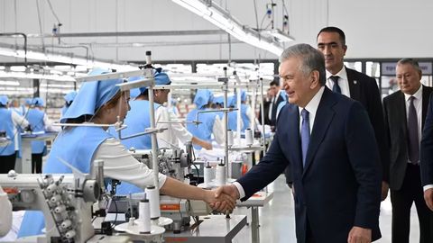 Шавкат Мирзиёев ознакомился с деятельностью новых предприятий &laquo;Урганч кластера&raquo;