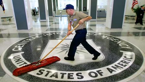 Трамп Марказий разведка бошқармаси ва бошқа махсус хизматларда кенг кўламда қисқартиришни режалаштирмоқда