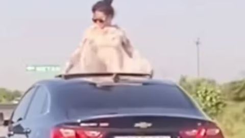 Bo‘stonliqqa ketayotgan Malibuʼda ayol “lyuk”dan tanasini chiqarib harakatlandi (video) 