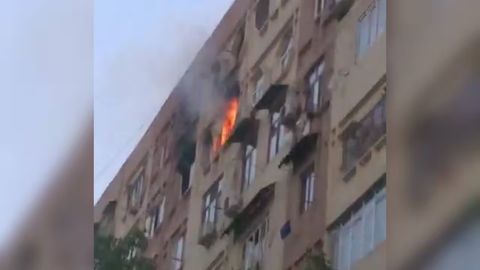 Toshkentdagi ko&lsquo;p qavatli uylarning birida yong&lsquo;in sodir bo&lsquo;ldi (video)