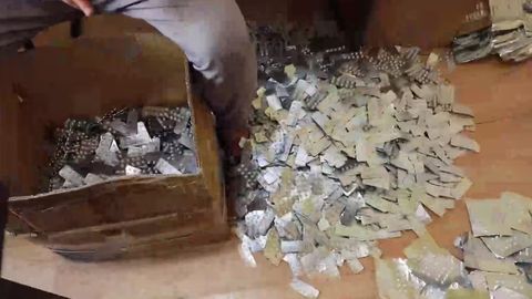 Toshkent shahri va viloyatida qalbaki dori ishlab chiqarish bilan shug&lsquo;ullangan yashirin sex aniqlandi (video)
