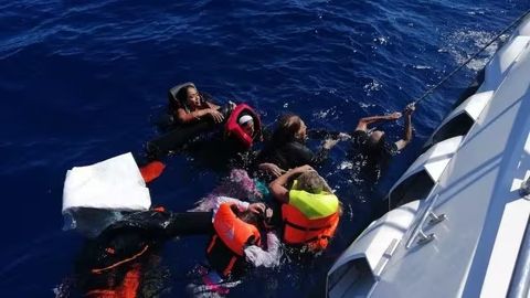 Yevropa Kengashi Gretsiyani migrantlarni ortga qaytarmaslikka chaqirdi