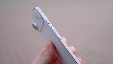 iPhone 17 kichik batareyasi tufayli akkumulyatorli g&lsquo;ilof bilan ishlab chiqariladi