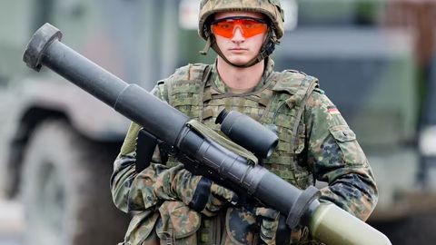 Raketa, dron va zirhli mashinalar: Germaniya Ukrainaga yangi harbiy yordam paketini topshirdi