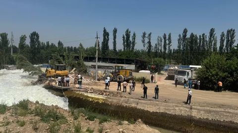 GES qurish ishlarida kanal dambasini suv yuvib ketgan: Suv xo&lsquo;jaligi vazirligi Buloqboshidagi holatga izoh berdi