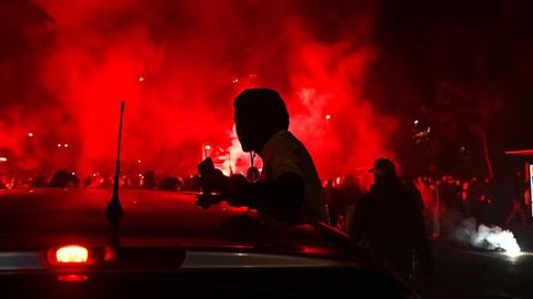 Parijda avtomobil &ldquo;PSJ&rdquo; muxlislari ustiga haydaldi (video)