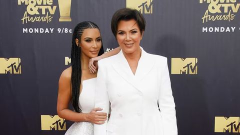 Kim Kardashyan, Maykl Jordan va ota-onasi bilan uzoq vaqt birga yashagan boshqa mashhurlar