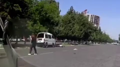 Toshkent viloyatida Damas &ldquo;peshexod&rdquo;dan o&lsquo;tayotgan piyodani bosib ketdi (video)