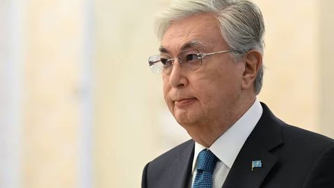 &ldquo;Qimmatbaho taqinchoqlar va kiyim-kechaklardan o&lsquo;zini cheklardi&rdquo; &mdash; Qozog&lsquo;iston prezidenti onasi va eng qiyin damlari haqida gapirdi
