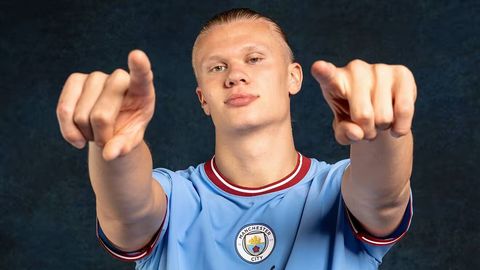 Holand avtoparkini yana bir qimmatbaho mashina bilan boyitdi (foto)