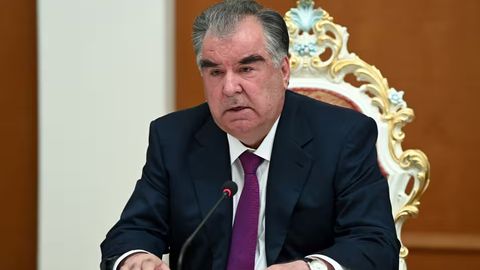 Tojikiston prezidenti ijtimoiy tarmoqlardagi layklar uchun qamashni bekor qildi