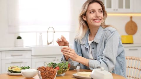 Keto, interval ochlik, intuitiv ovqatlanish: qaysi biri tezroq ozishga yordam beradi?