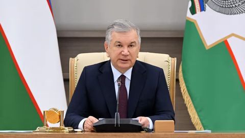 Shavkat Mirziyoyev o&lsquo;qituvchilar bilim va malakasini tanqid qildi