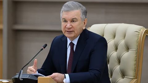 Шавкат Мирзиёев раскритиковал рост случаев сдачи автомобилей в аренду школьникам