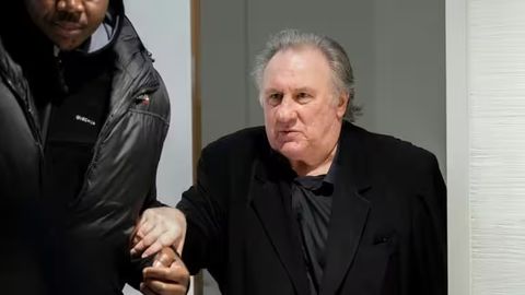 Aktyor Jerar Depardye jinsiy zo&lsquo;ravonlikda ayblanib, shartli qamoq jazosiga hukm qilindi