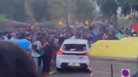 Barselonada avtomobil futbol muxlislari ustiga haydaldi (video)&nbsp;