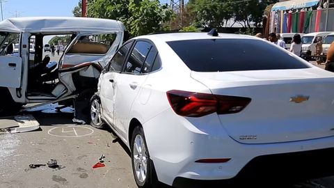 Farg&lsquo;onada Damas qoidabuzarligi sabab 2 avtomobil to&lsquo;qnashdi, piyoda jabrlandi (video)