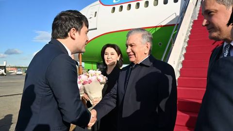 Шавкат Мирзиёев с супругой прибыл в Будапешт