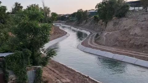 В Ташкенте мужчина погиб, спасая тонущую в канале девочку