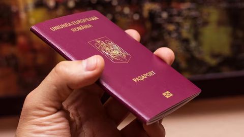 Ruminiya aholisi prezidentlik saylovlaridan so&lsquo;ng pasportlarini yirtishni boshladi