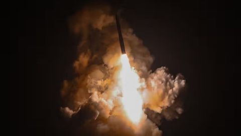 AQSH Rossiyaga yetib bora oladigan raketani sinovdan o&lsquo;tkazdi (video)