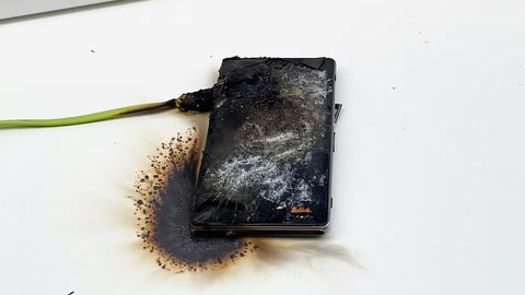 Zaryadkaga qo&lsquo;yilgan smartfon yonida uxlash xavfsizmi?&nbsp;