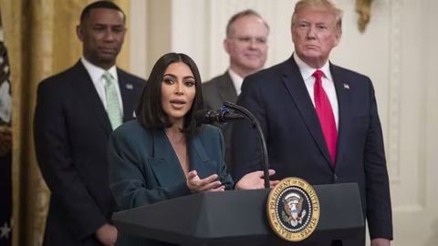 Kim Kardashyan 44 yoshida huquqshunos diplomiga ega bo&lsquo;ldi