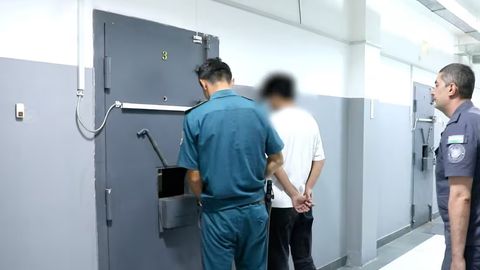 Angrenda 4 nafar o&lsquo;quvchi bitiruv kechasi uchun o&lsquo;g&lsquo;rilik qildi